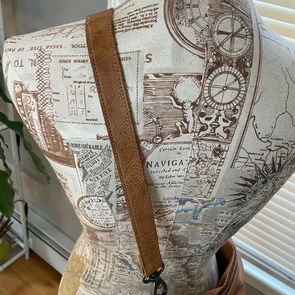 Latico Callie Crossbody - Picture 6 of 9